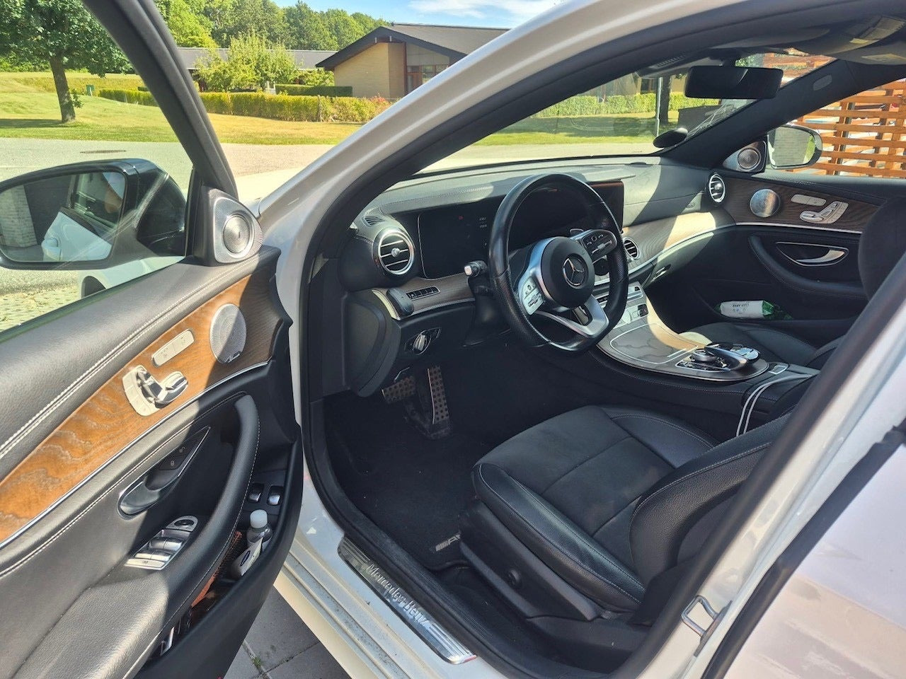Hvid Mercedes E300 de fra 2019