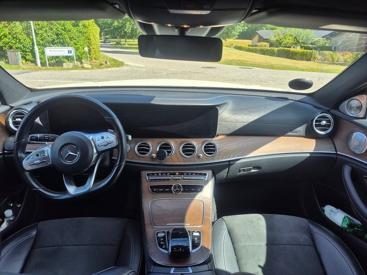 Hvid Mercedes E300 de fra 2019