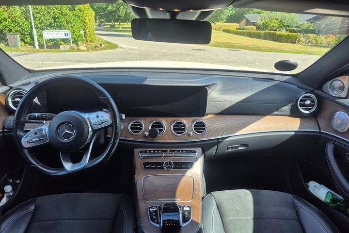 Hvid Mercedes E300 de fra 2019