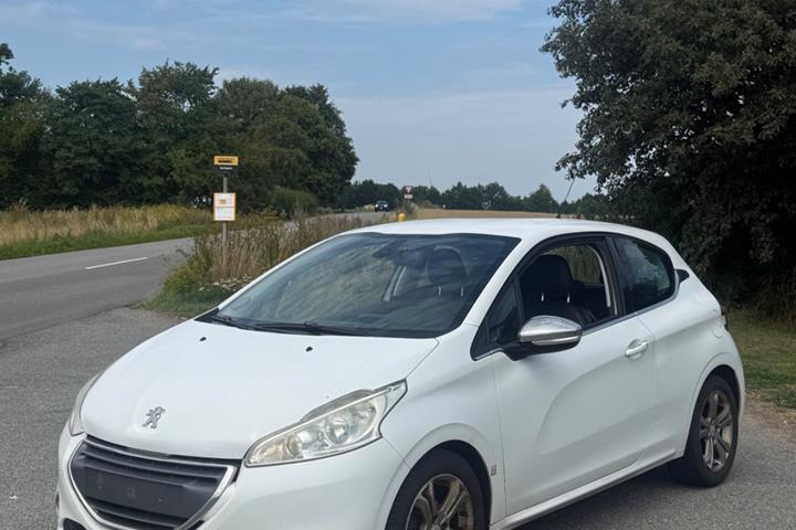 undefined Peugeot 208 fra 2012