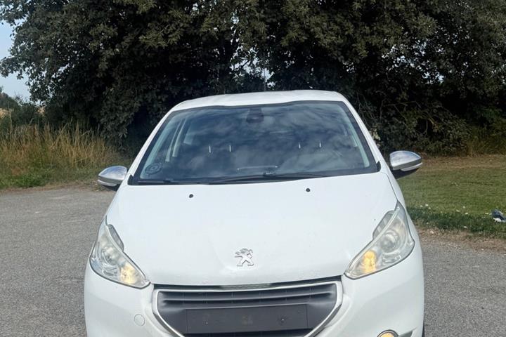 undefined Peugeot 208 fra 2012