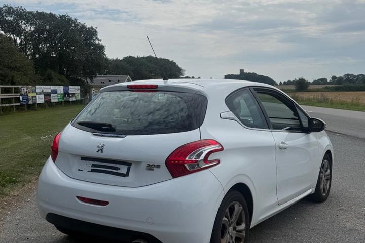 undefined Peugeot 208 fra 2012