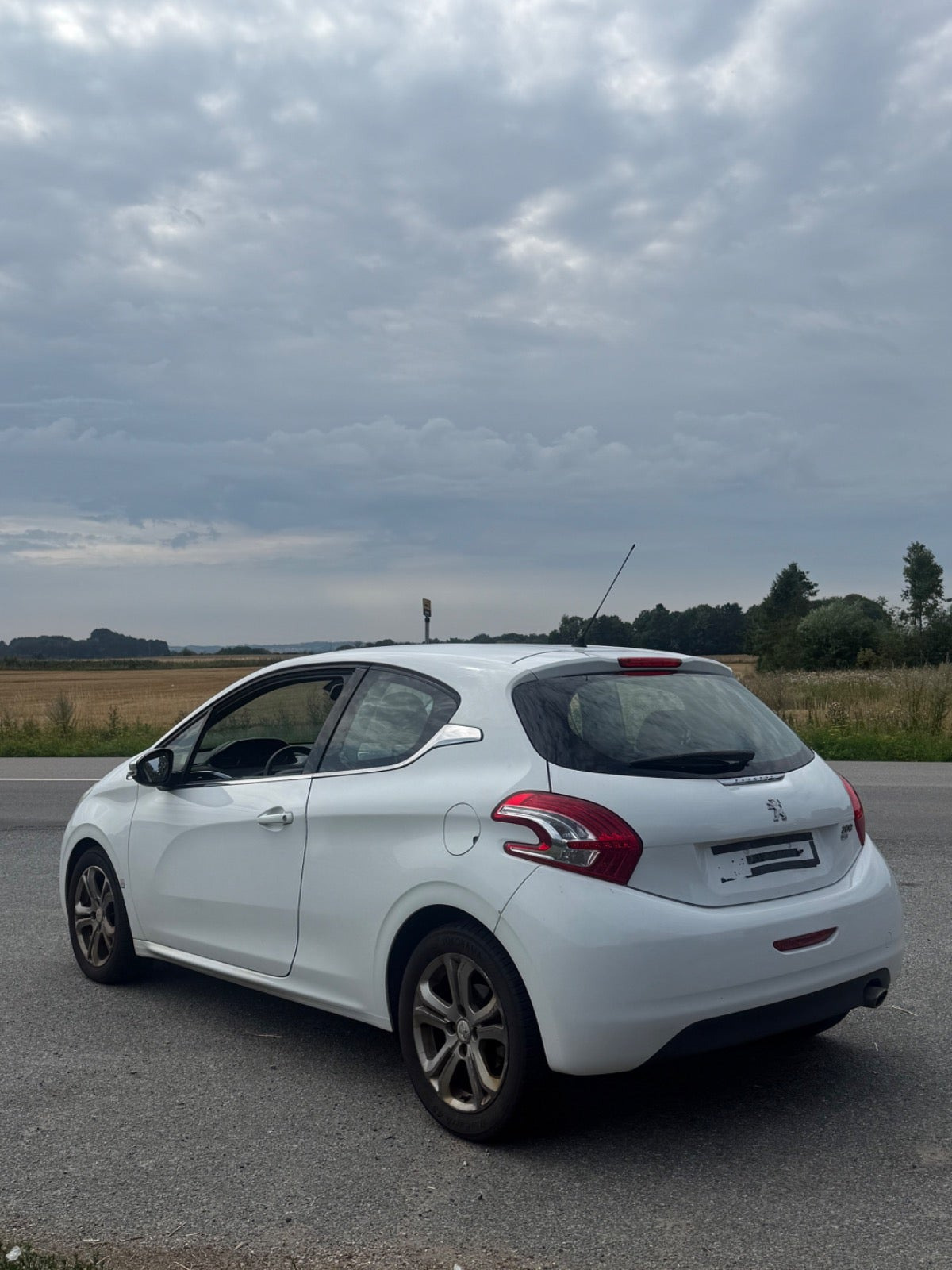 undefined Peugeot 208 fra 2012