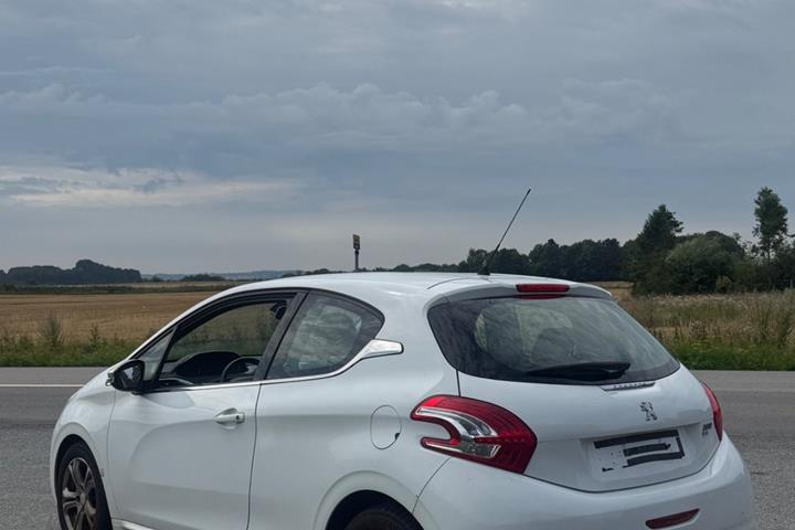 undefined Peugeot 208 fra 2012