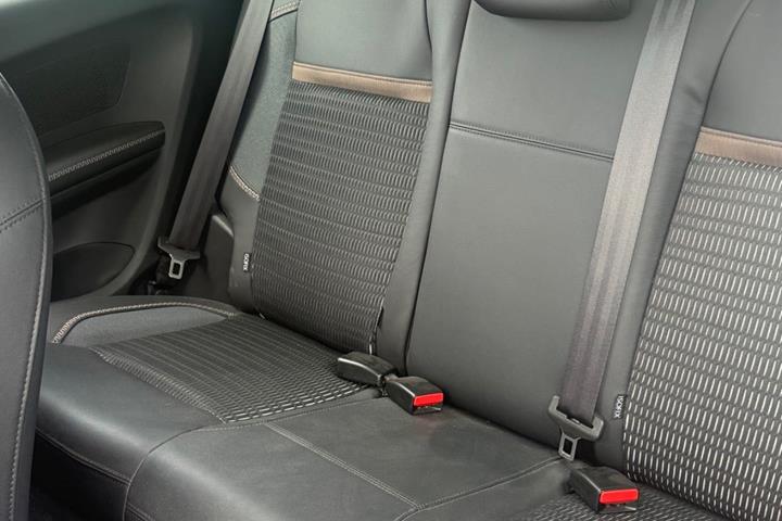 undefined Peugeot 208 fra 2012