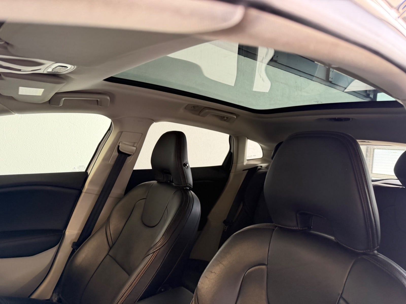Hvid Volvo V40 CC fra 2014
