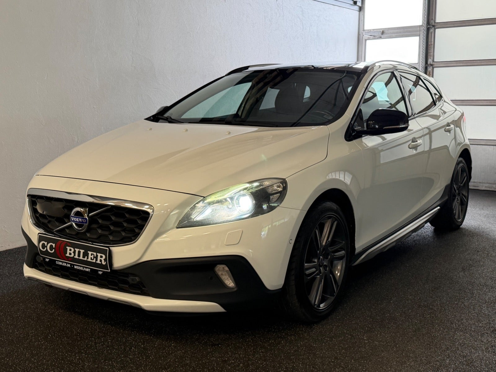 Hvid Volvo V40 CC fra 2014