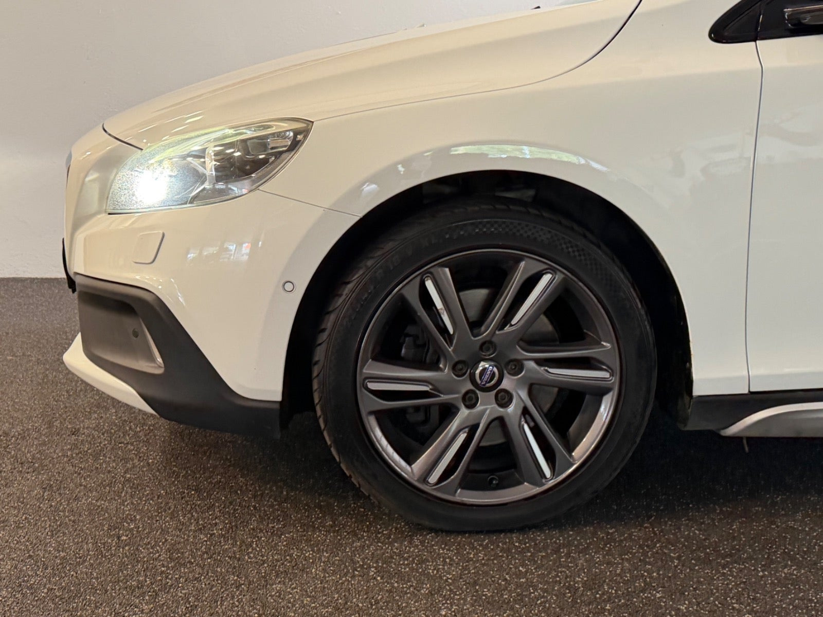 Hvid Volvo V40 CC fra 2014