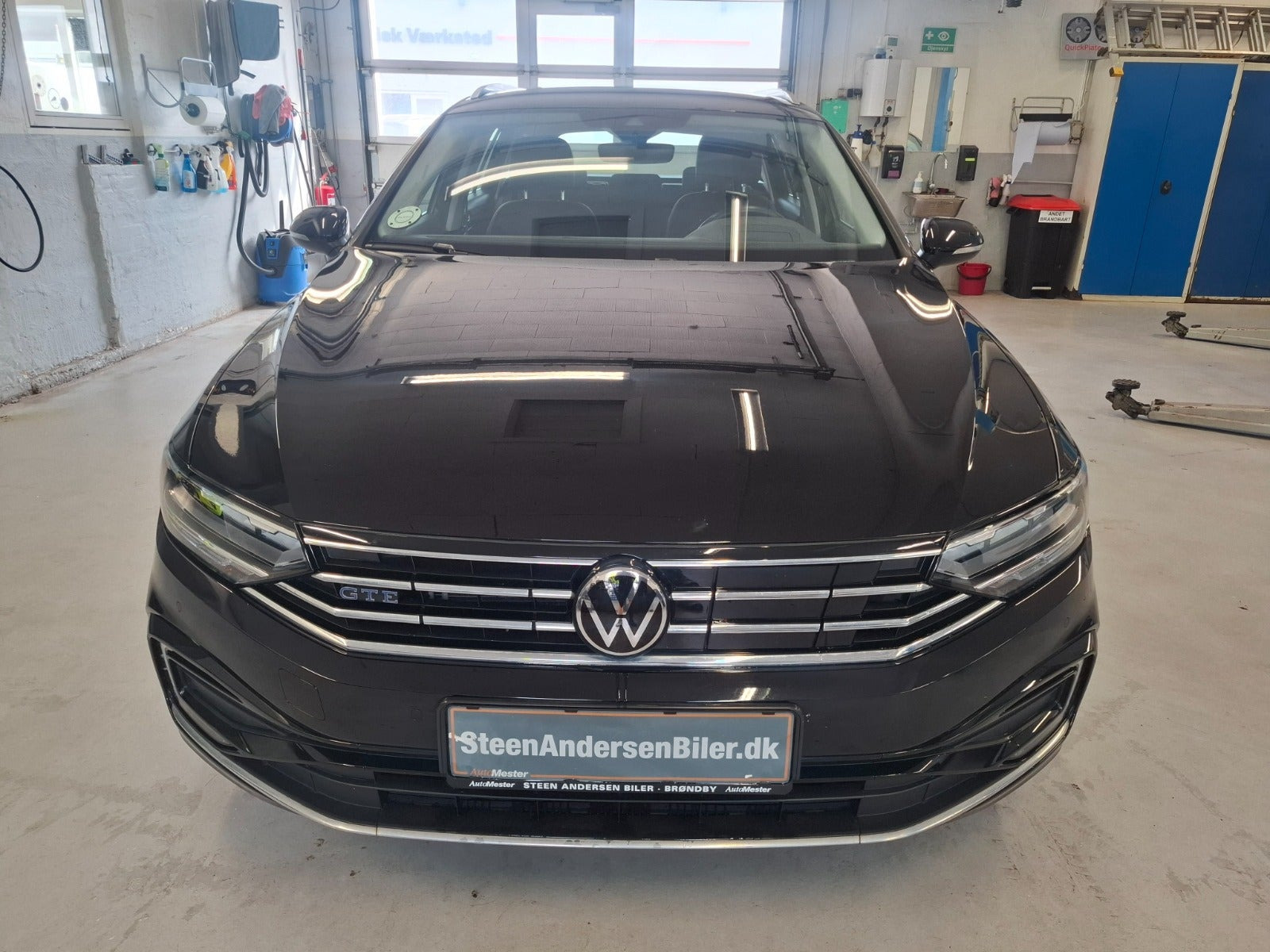 Sort VW Passat fra 2022
