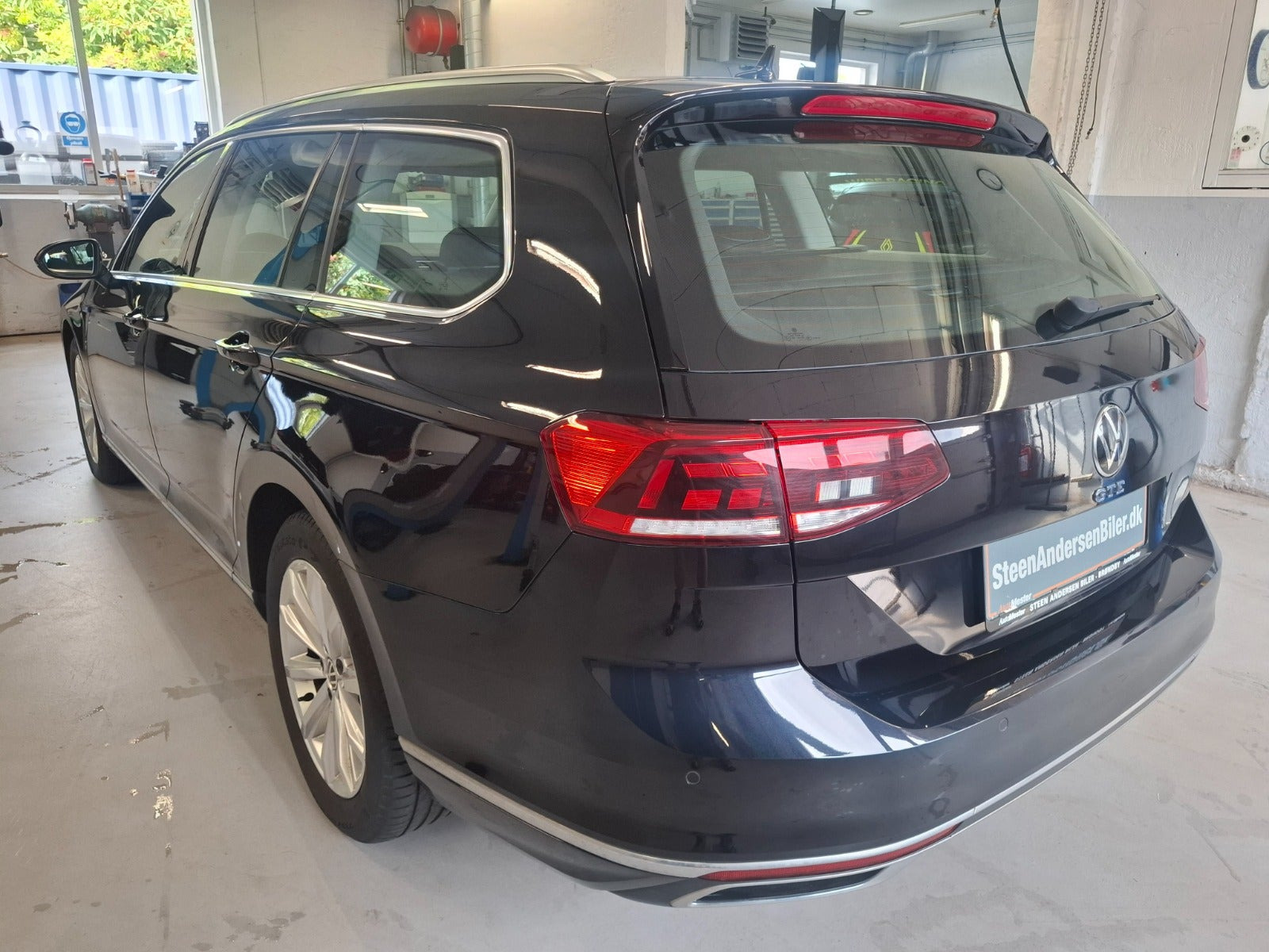 Sort VW Passat fra 2022