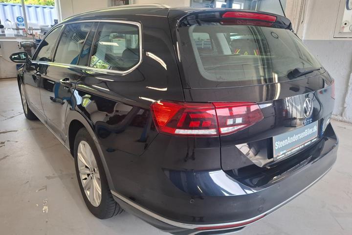 Sort VW Passat fra 2022