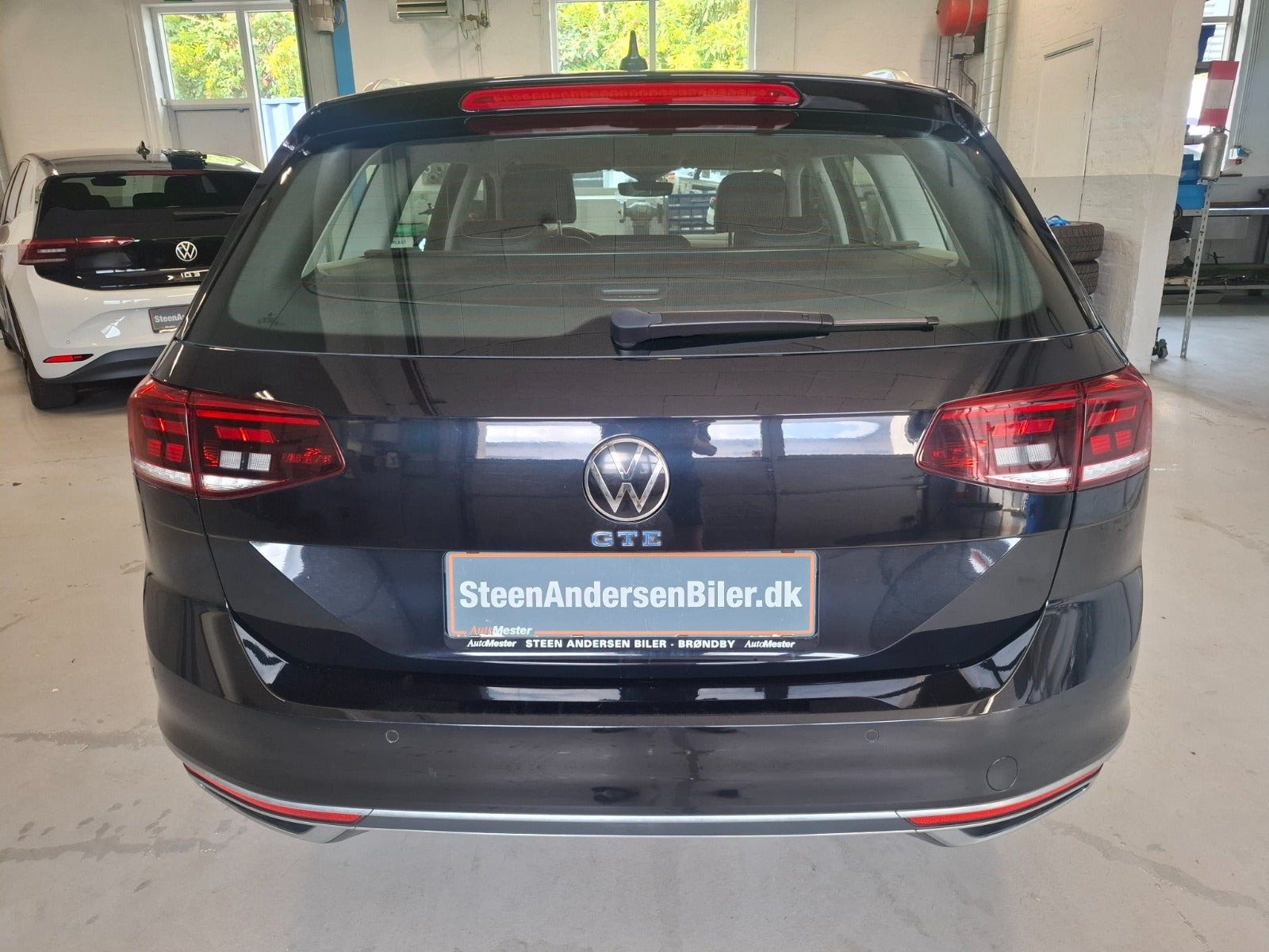 Sort VW Passat fra 2022