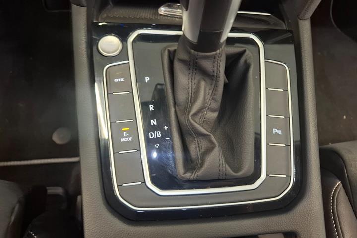 Sort VW Passat fra 2022