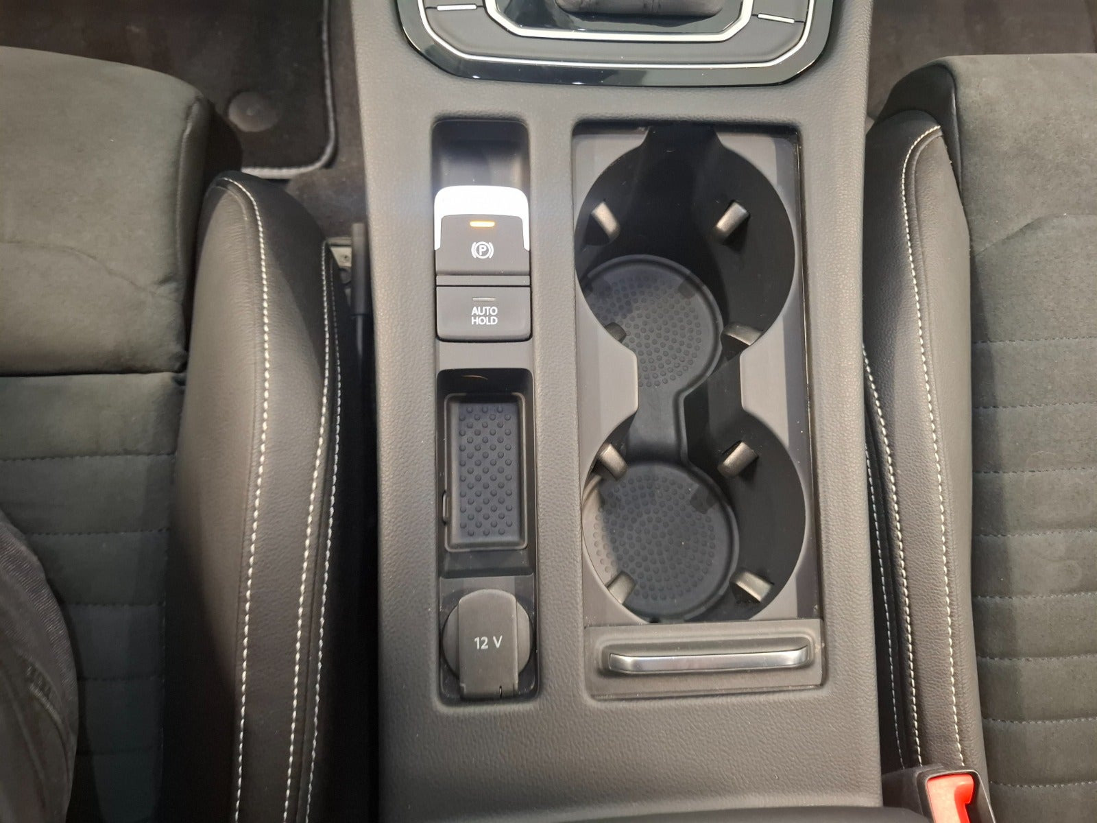Sort VW Passat fra 2022