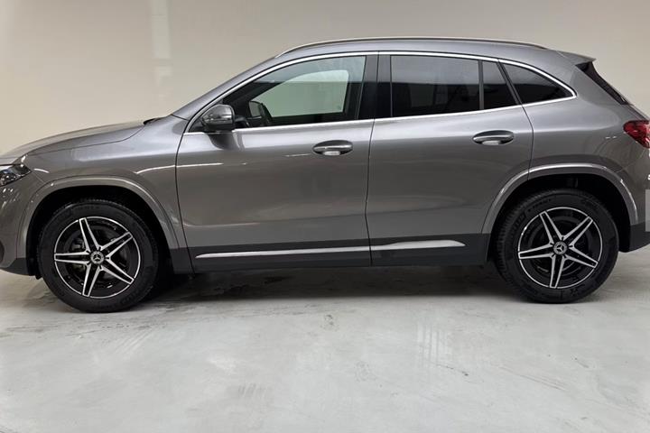 Grå Mercedes EQA250+ fra 2025