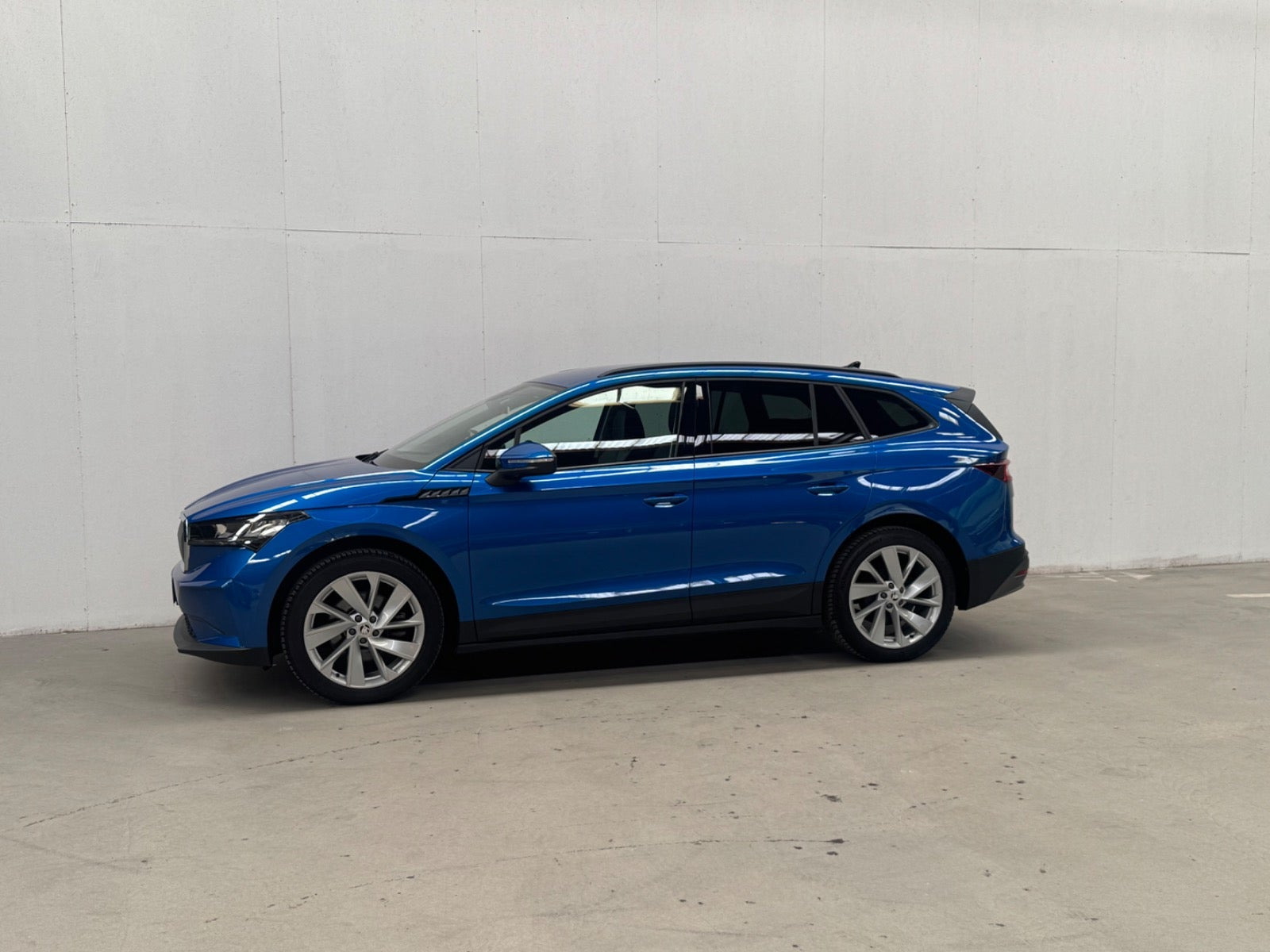 Blå Skoda Enyaq fra 2022