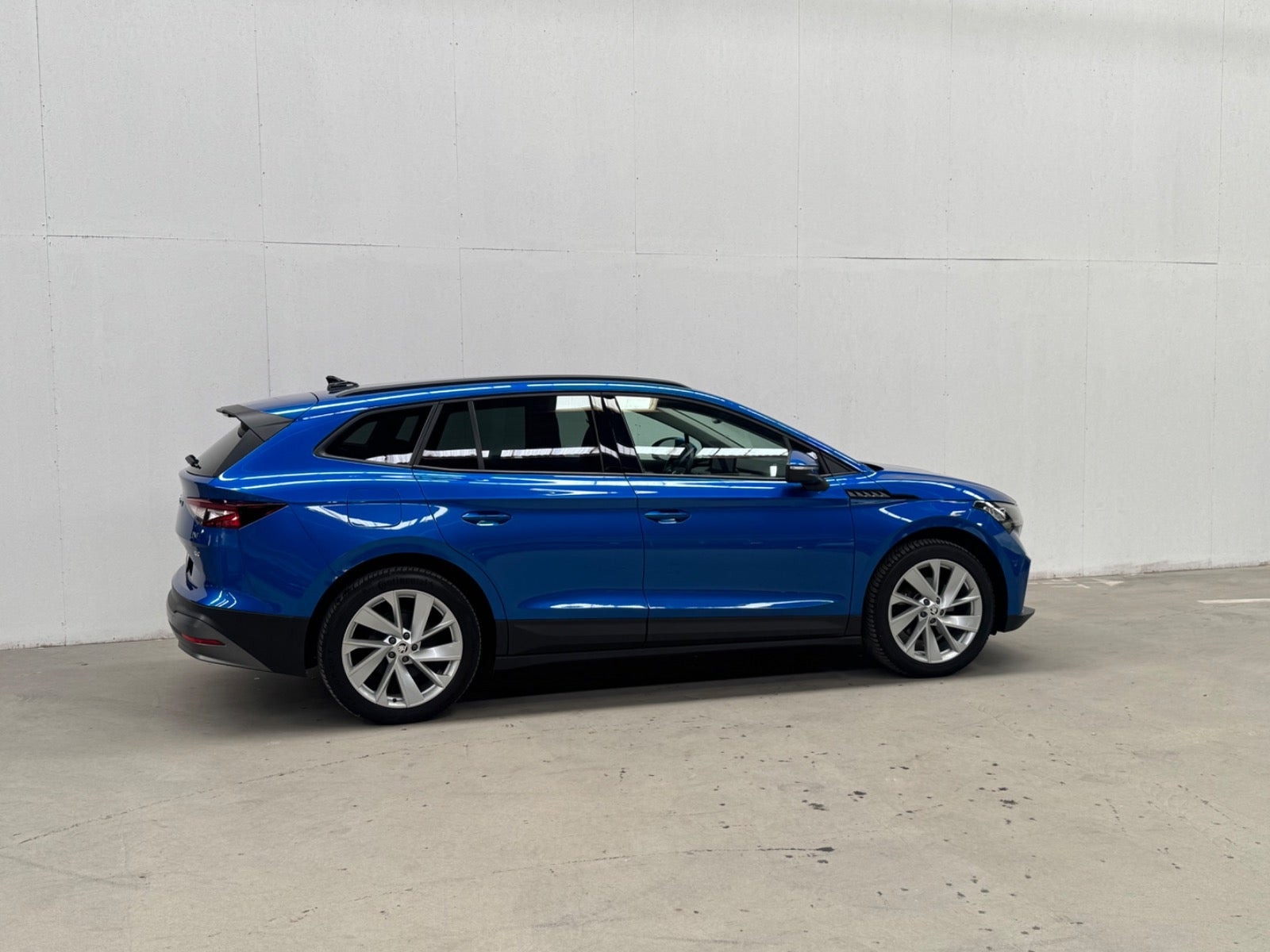 Blå Skoda Enyaq fra 2022