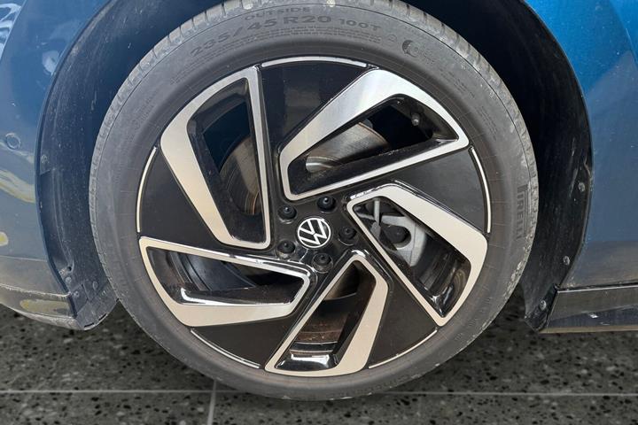 Blå VW ID.7 fra 2025