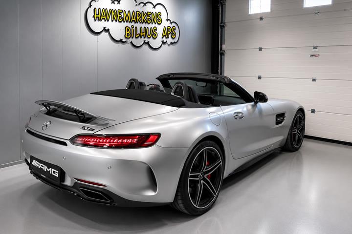 Sølv Mercedes AMG GT C fra 2017