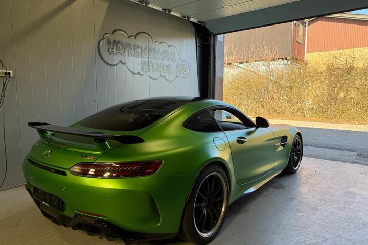Grøn Mercedes AMG GT R fra 2020