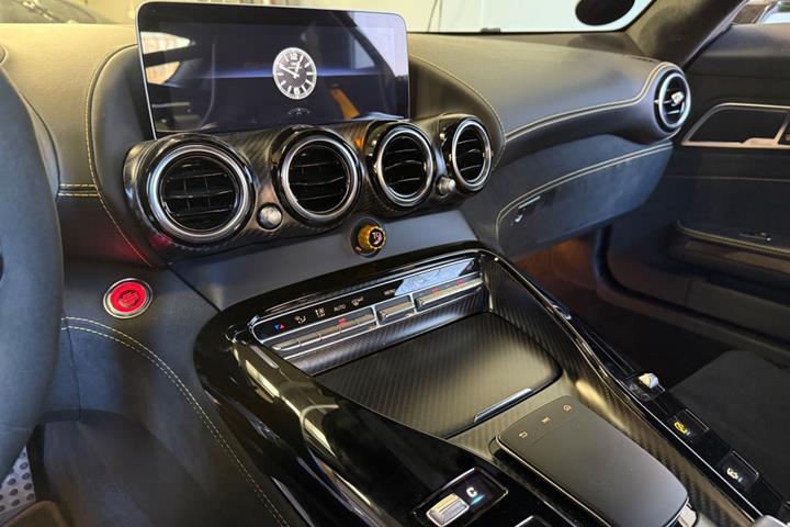 Grøn Mercedes AMG GT R fra 2020