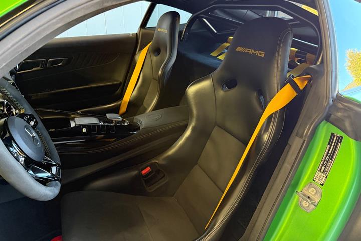 Grøn Mercedes AMG GT R fra 2020
