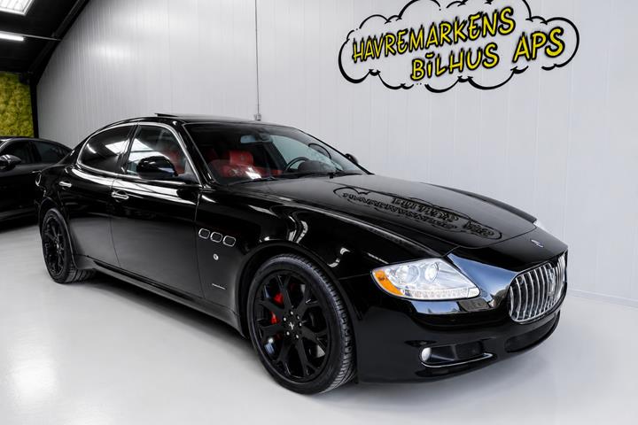 Rød Maserati Quattroporte fra 2009