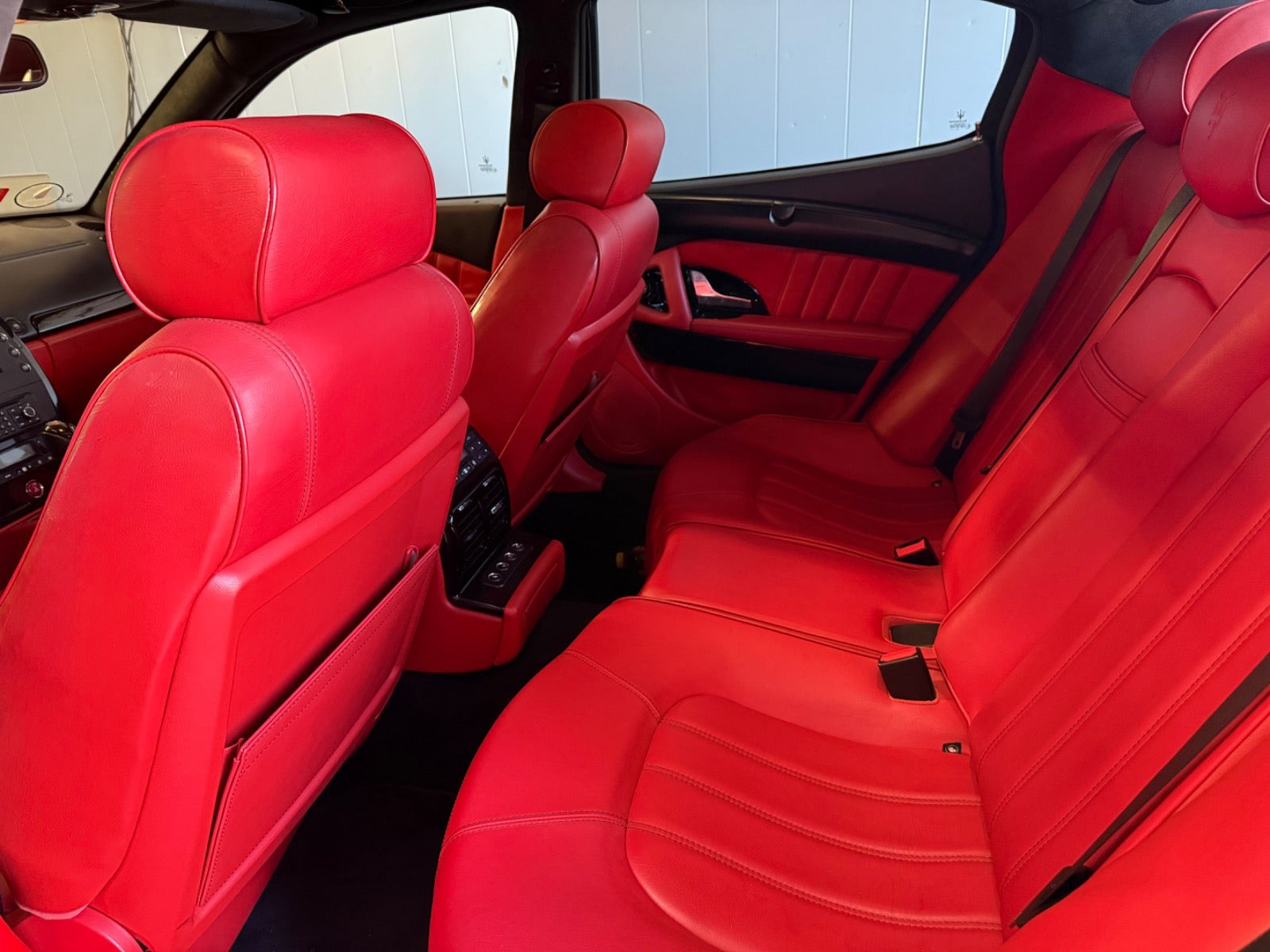 Rød Maserati Quattroporte fra 2009