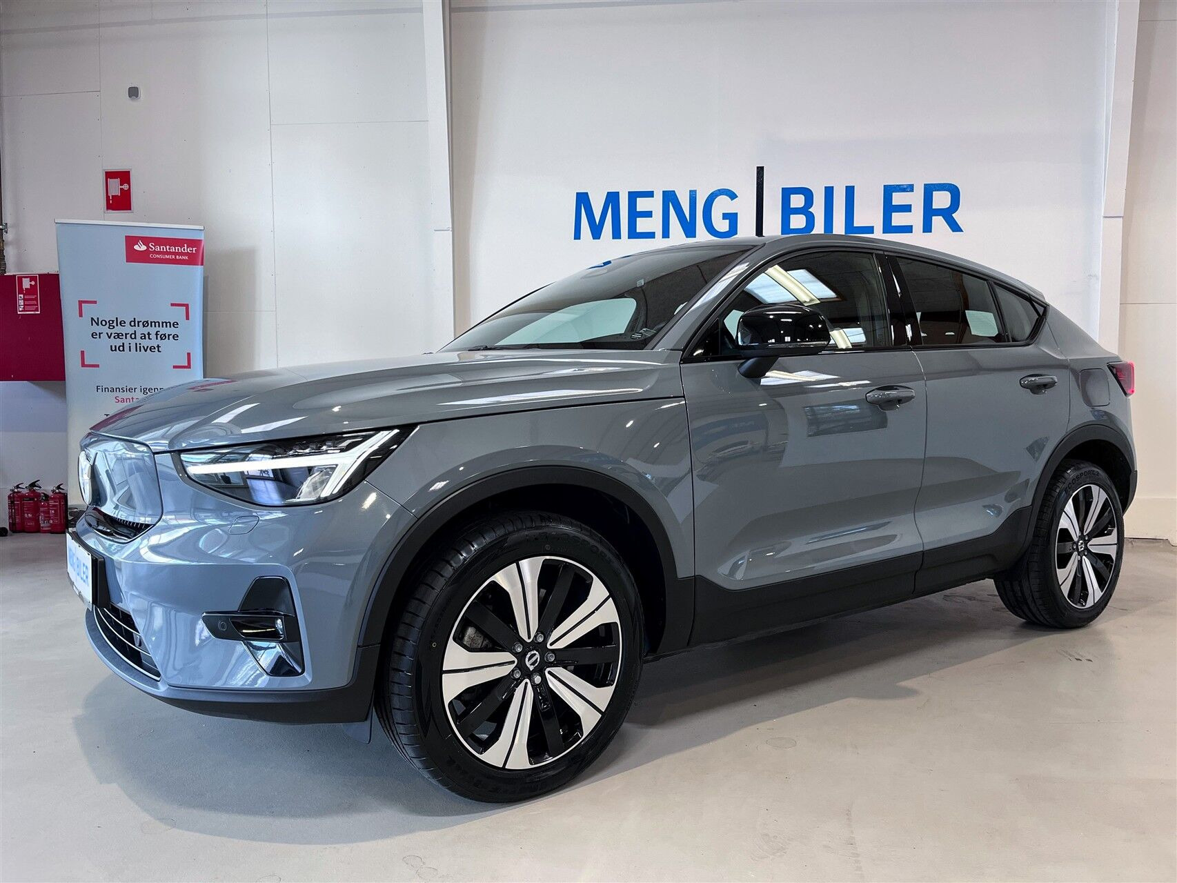Grå Volvo C40 fra 2023