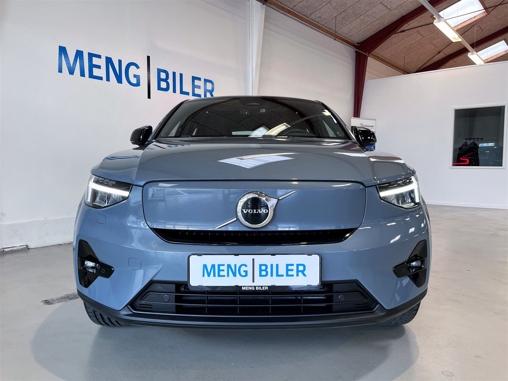 Grå Volvo C40 fra 2023