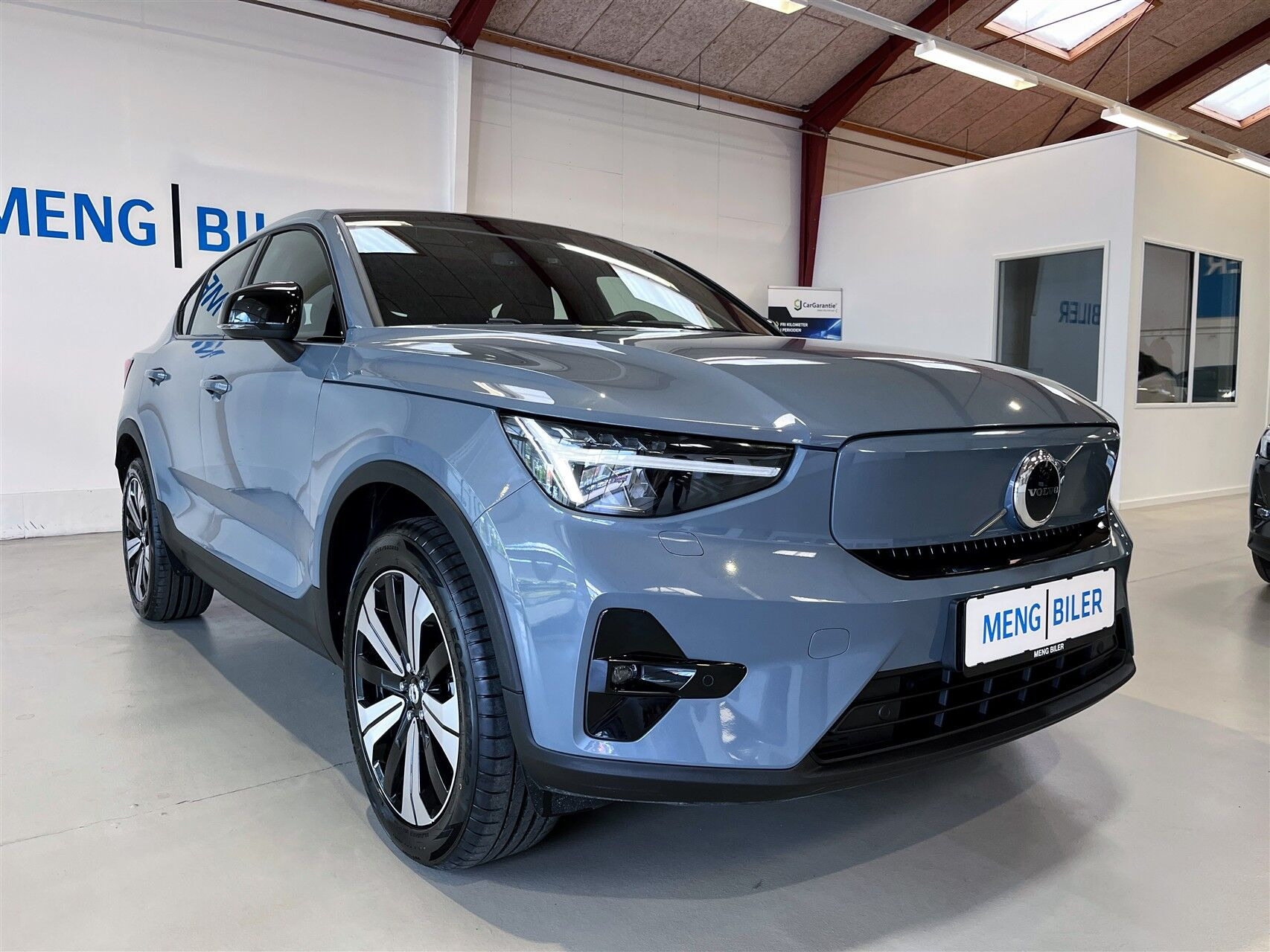 Grå Volvo C40 fra 2023