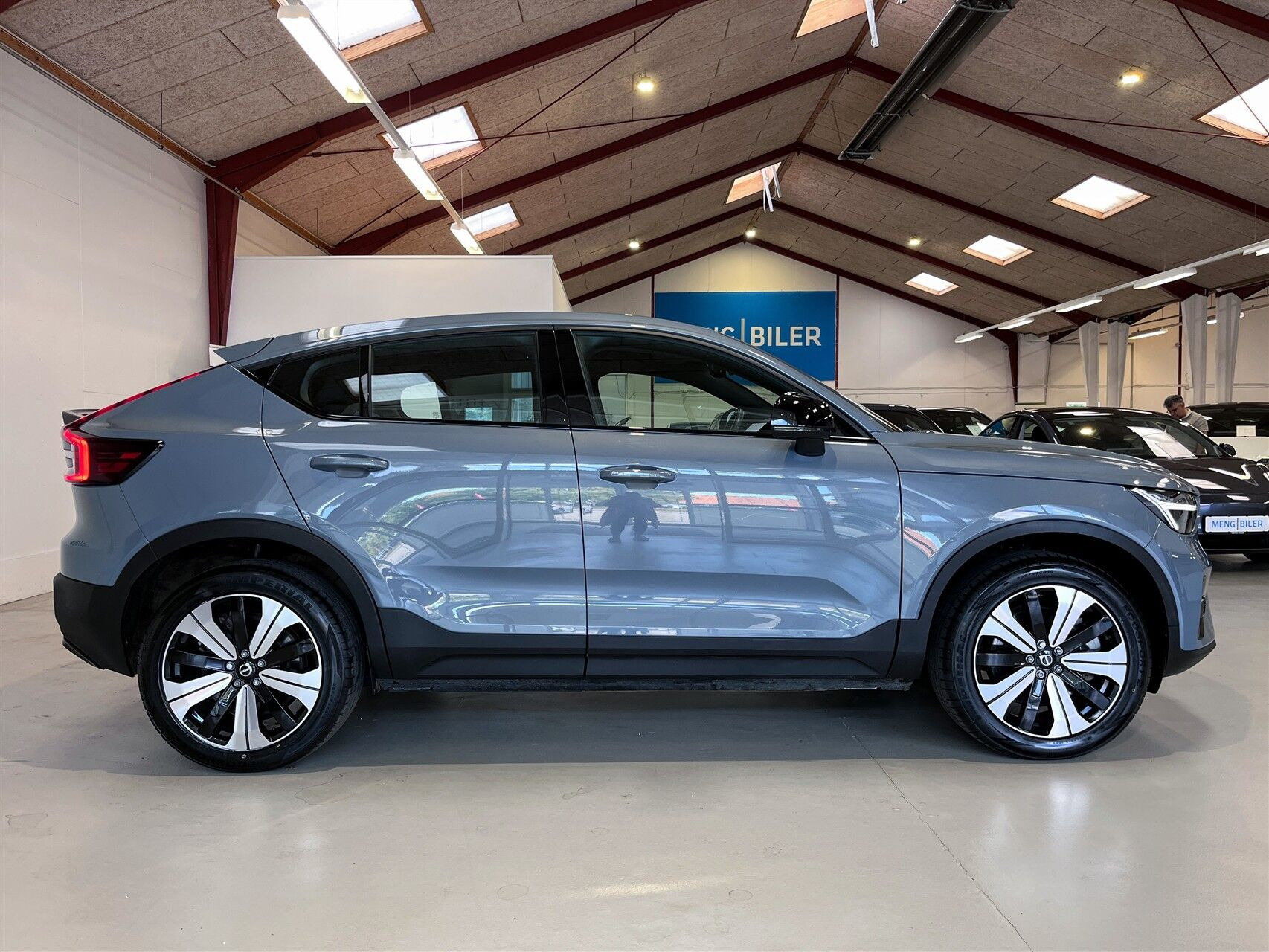 Grå Volvo C40 fra 2023
