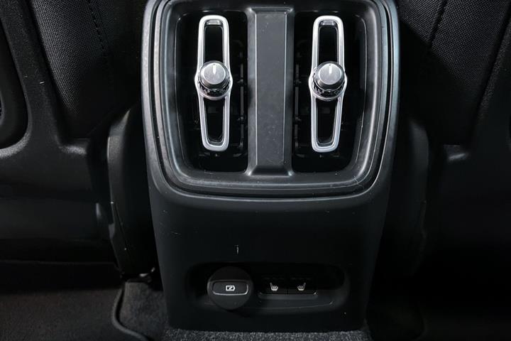 Grå Volvo C40 fra 2023
