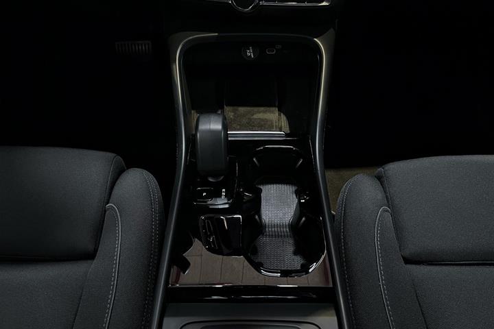 Grå Volvo C40 fra 2023