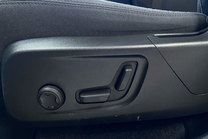 Grå Volvo C40 fra 2023