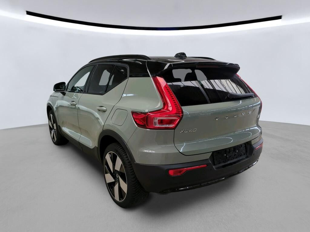 Grøn Volvo XC40 fra 2023