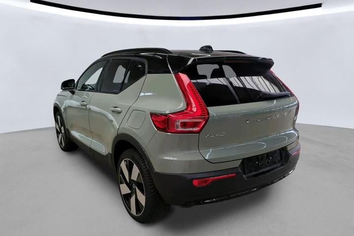 Grøn Volvo XC40 fra 2023