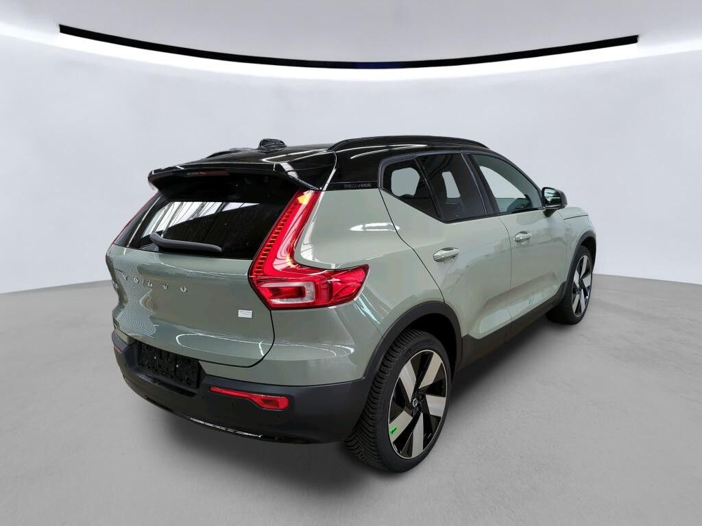 Grøn Volvo XC40 fra 2023