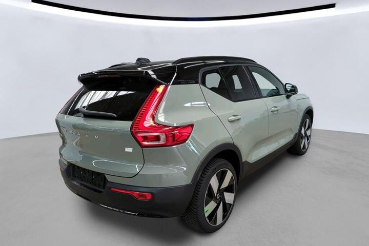 Grøn Volvo XC40 fra 2023