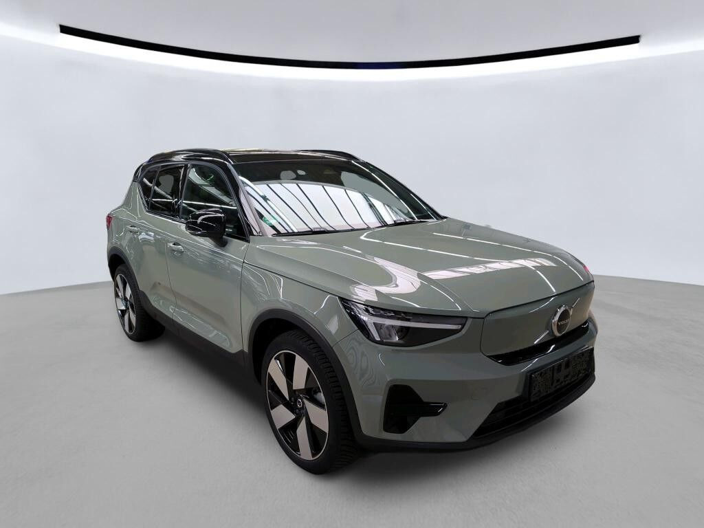 Grøn Volvo XC40 fra 2023