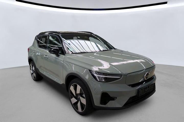 Grøn Volvo XC40 fra 2023