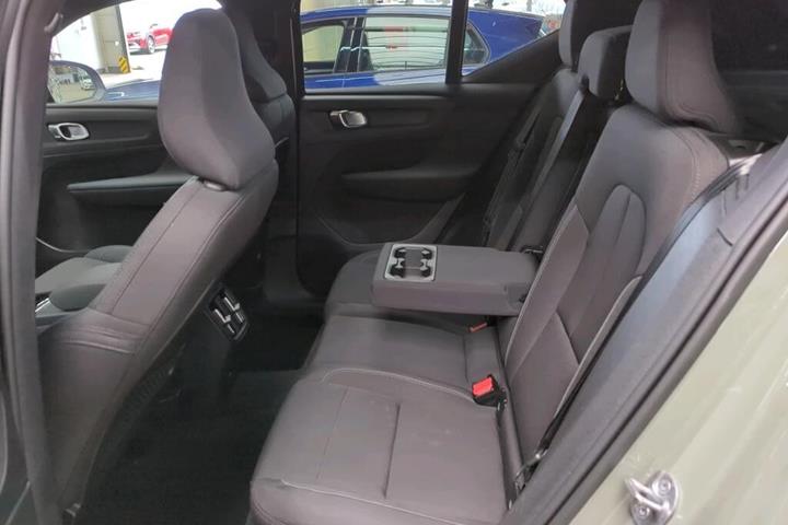 Grøn Volvo XC40 fra 2023