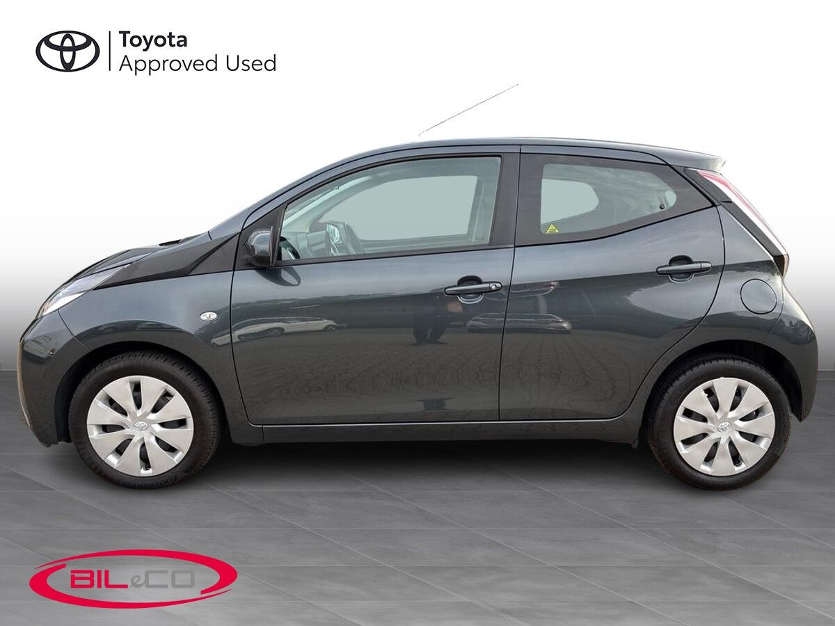 Grå Toyota Aygo fra 2014