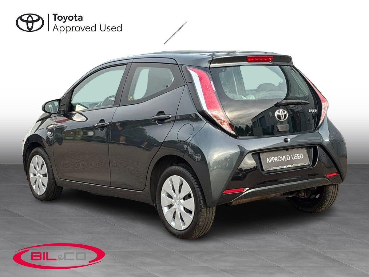Grå Toyota Aygo fra 2014