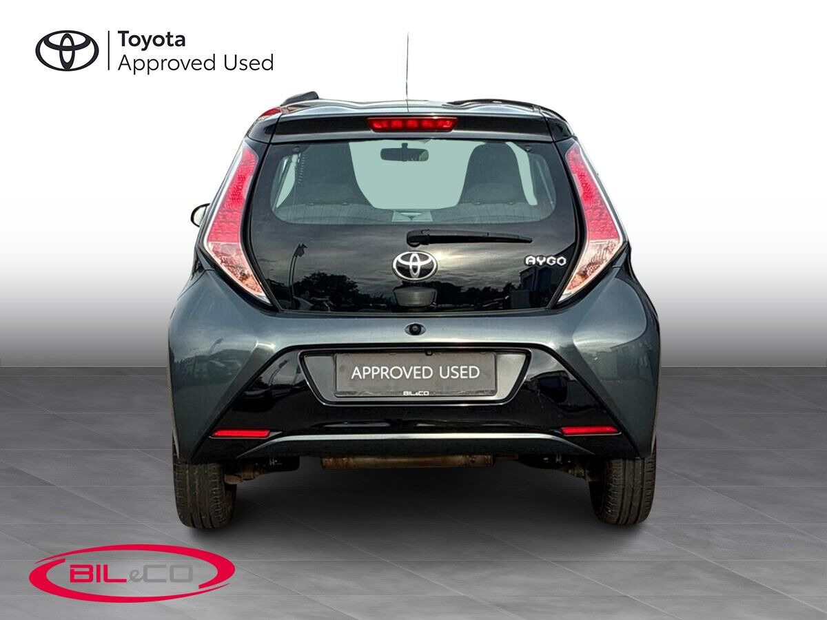 Grå Toyota Aygo fra 2014