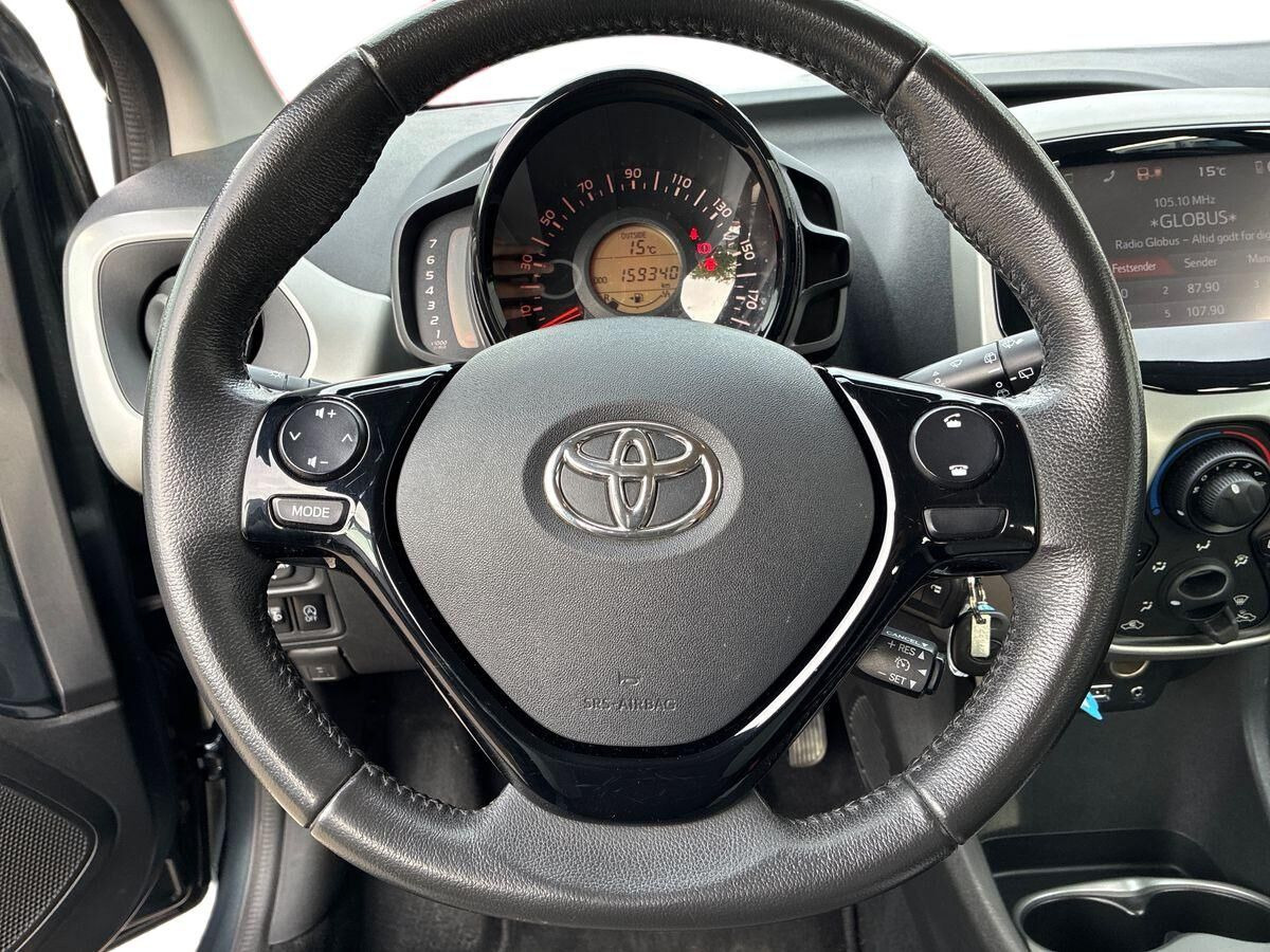 Grå Toyota Aygo fra 2014