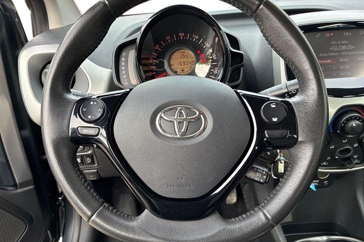 Grå Toyota Aygo fra 2014