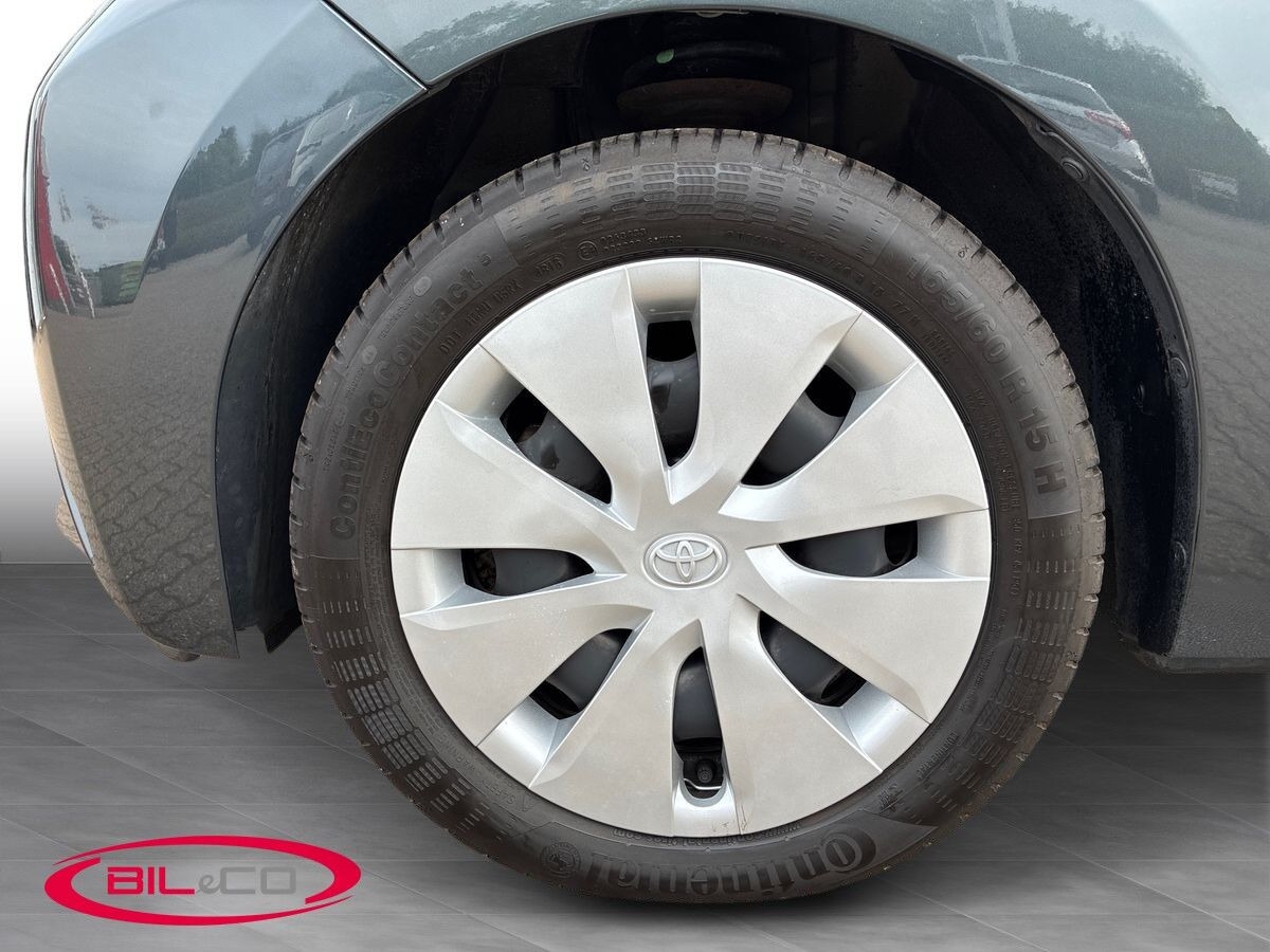 Grå Toyota Aygo fra 2014