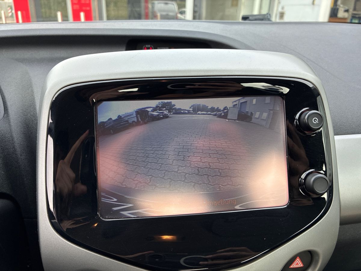 Grå Toyota Aygo fra 2014