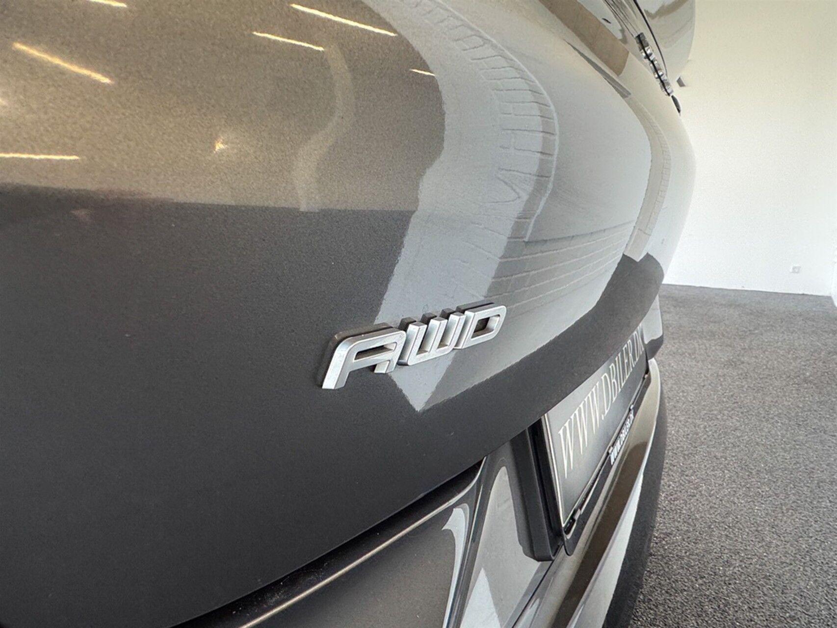 Grå Ford Mustang Mach-E fra 2023